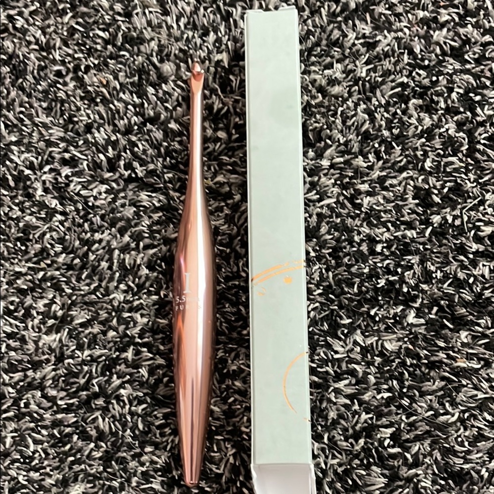 Rose gold furls crochet hook